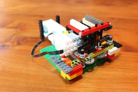 LEGO Boost Pipe Cleaner Bending Robot